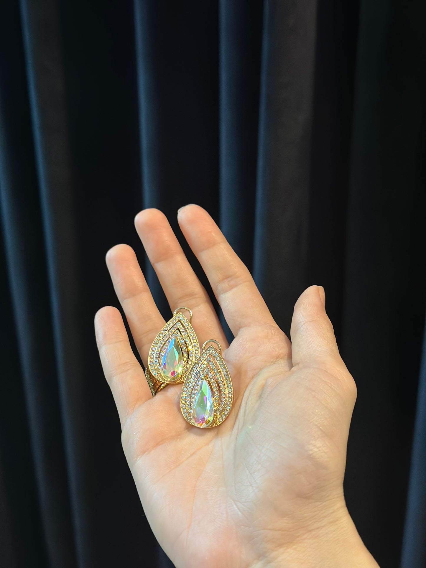 Droplet holographic gold- eid collection