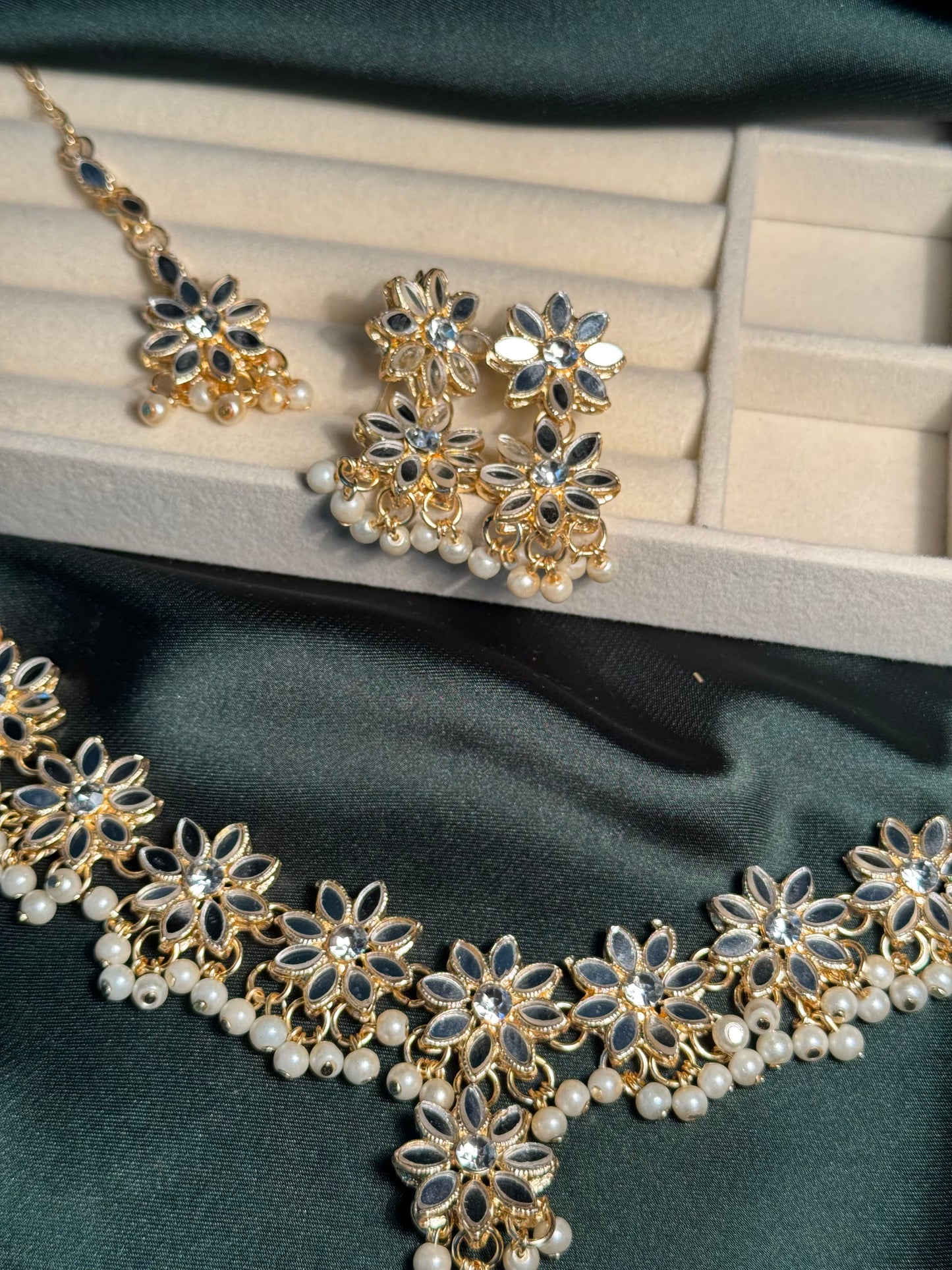 Gold booti Pearl Set