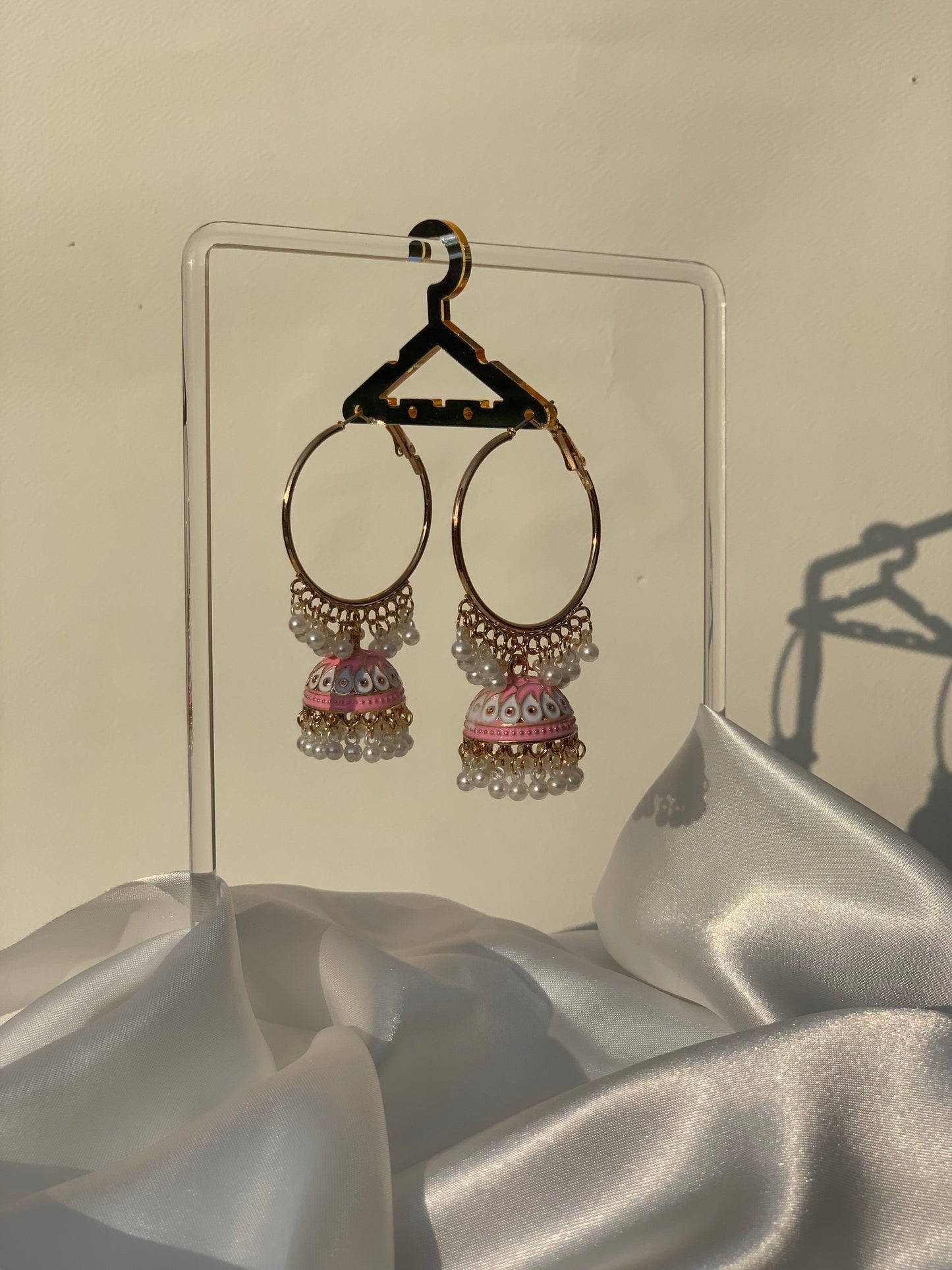 Hoor baali - pink and white.