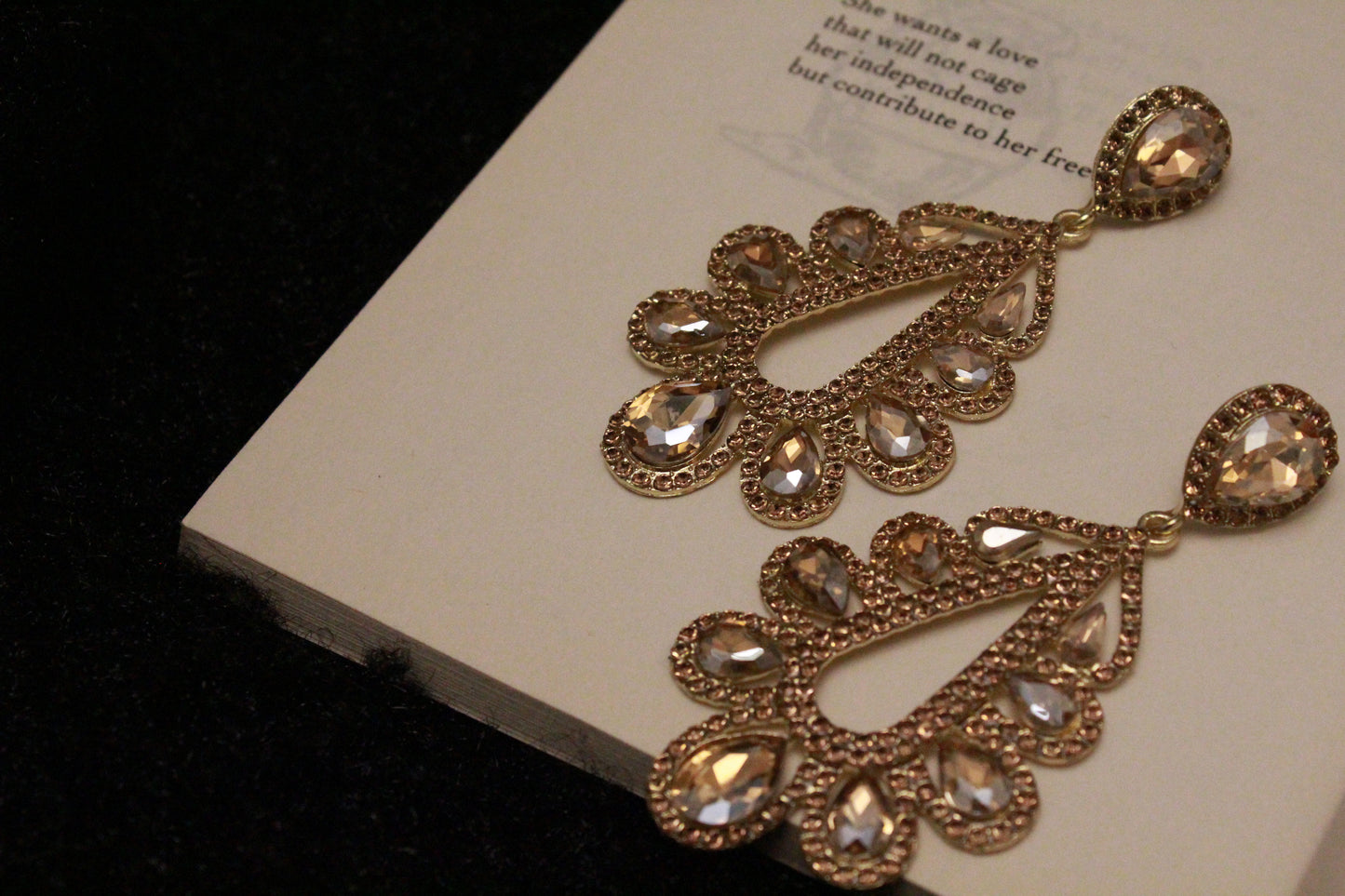 Sparkling Floral Droplets - Gold