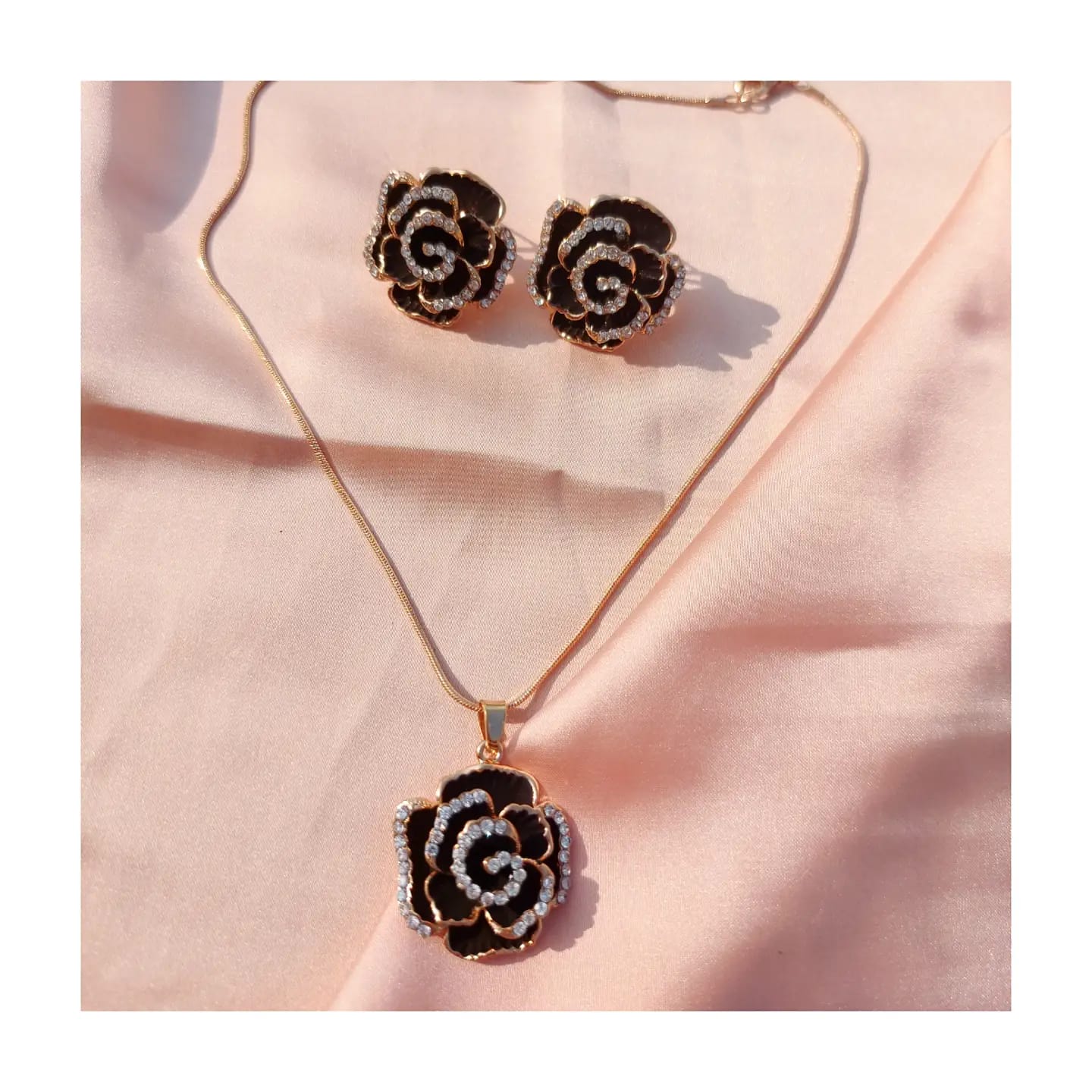 Rosita-Black