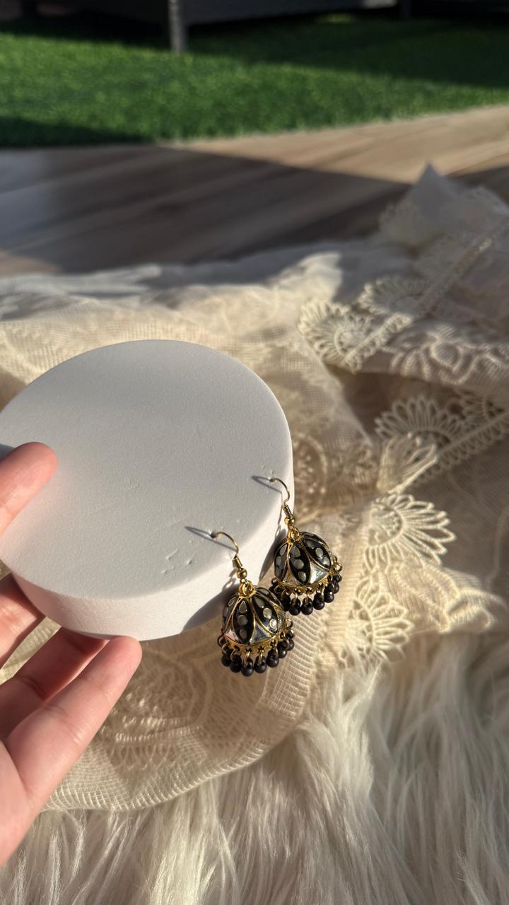 yasmeen earrings - Black