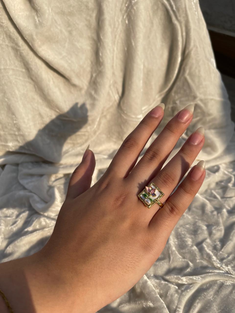 Enamel pearl ring (white-flower bead)