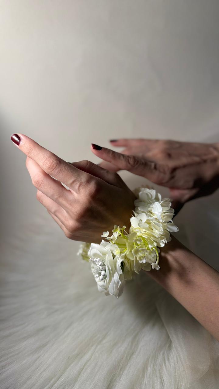 Gajra - White - pair