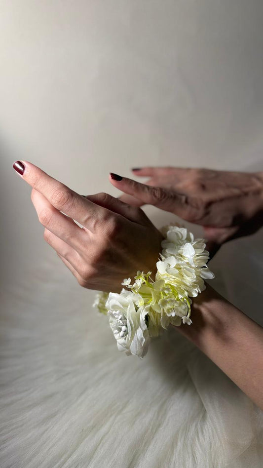 Gajra - White - pair