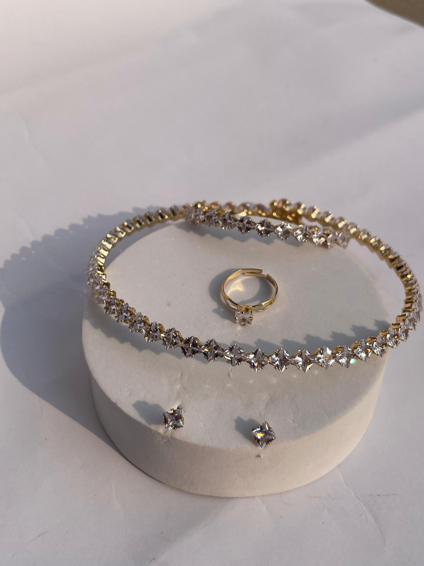 Dazzling Set-(white and gold)