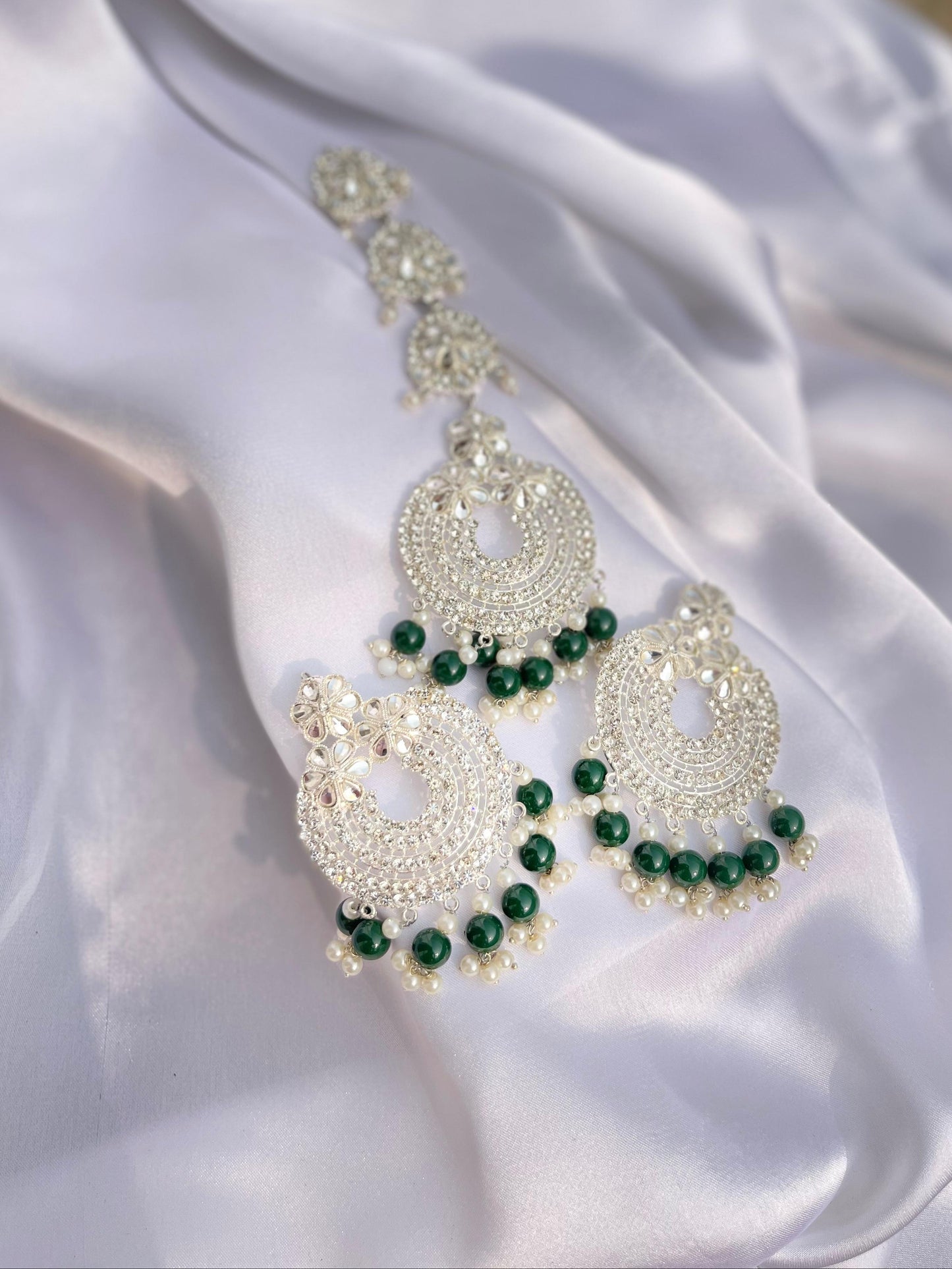 Kundan moti phool earring and bindi set - green