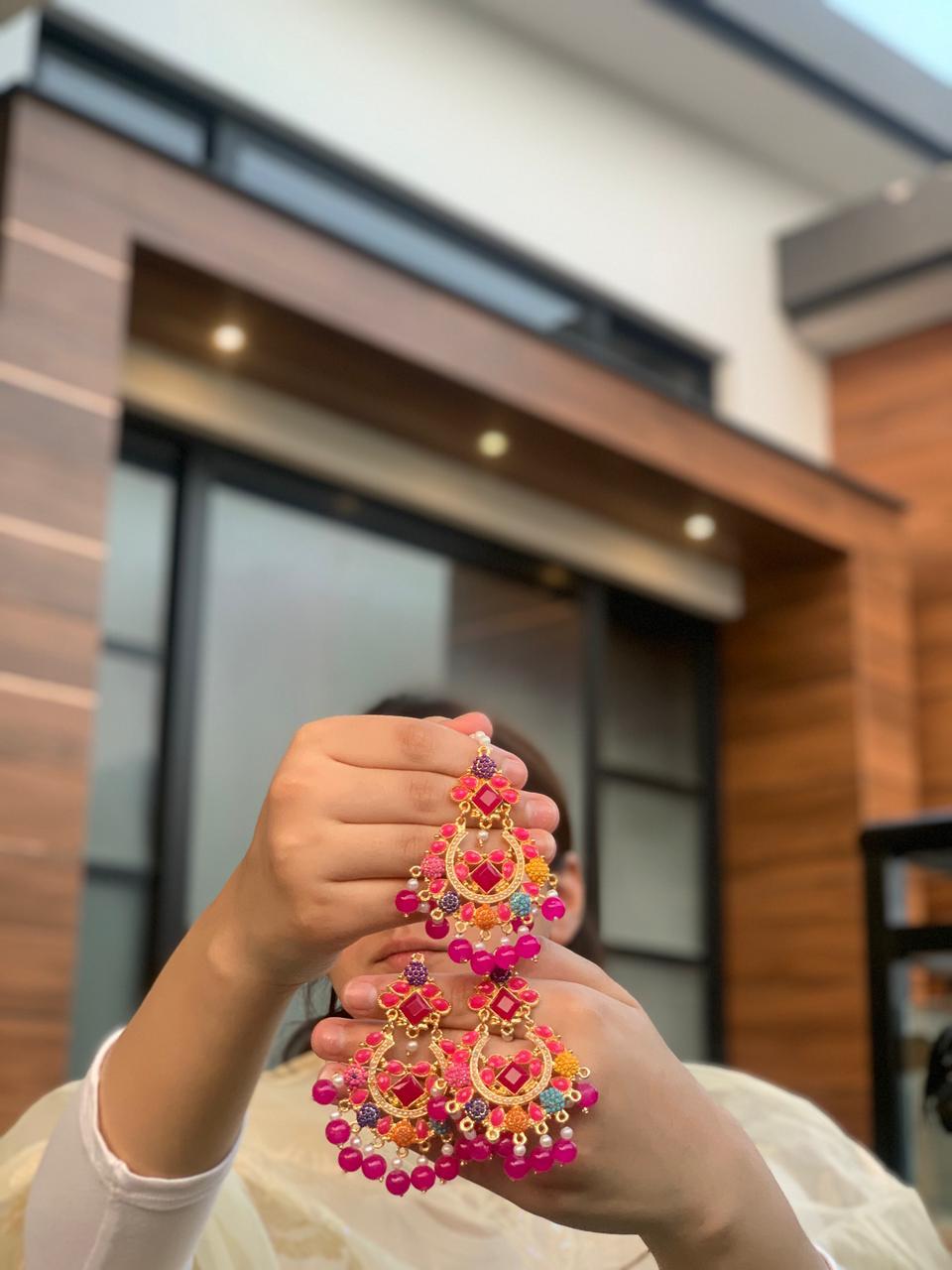 Aimen Bindiya Set - Shocking pink