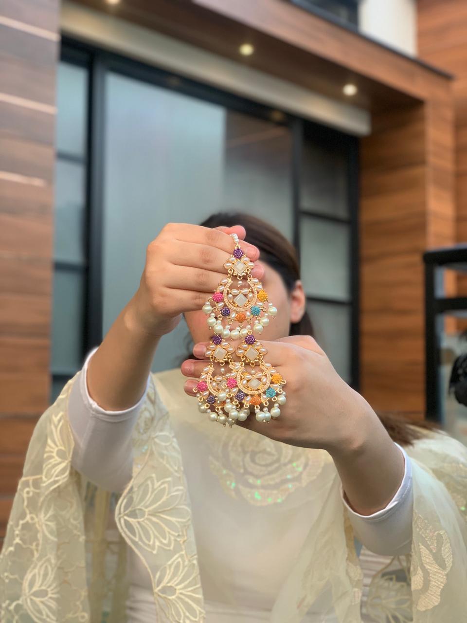 Aimen Bindiya Set - White and Gold