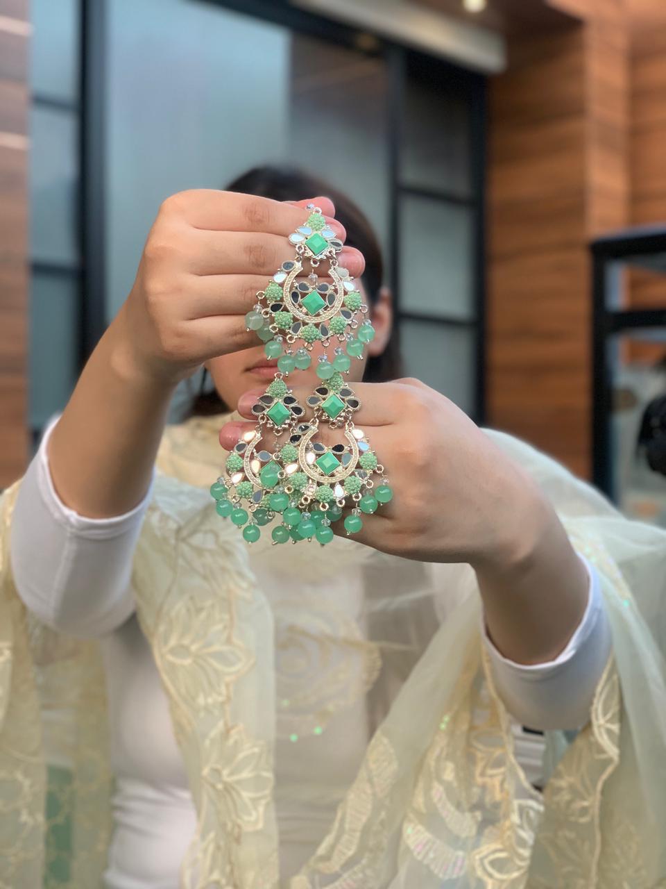 Aimen Bindiya Set - Light green and silver