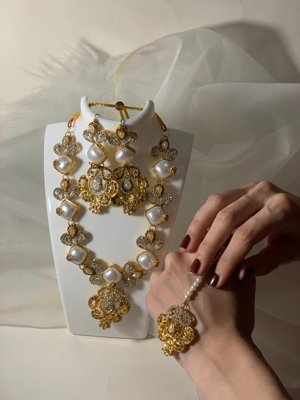 Aneela set - Gold white