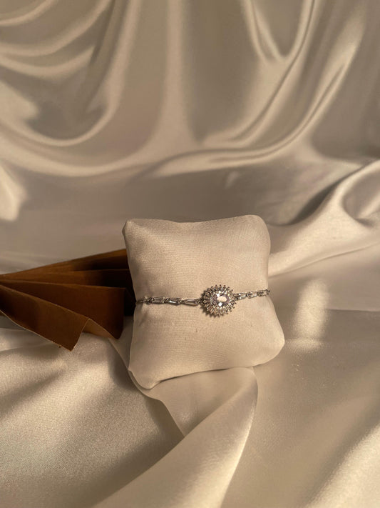 Phool bracelet silver with clear gem (oval)