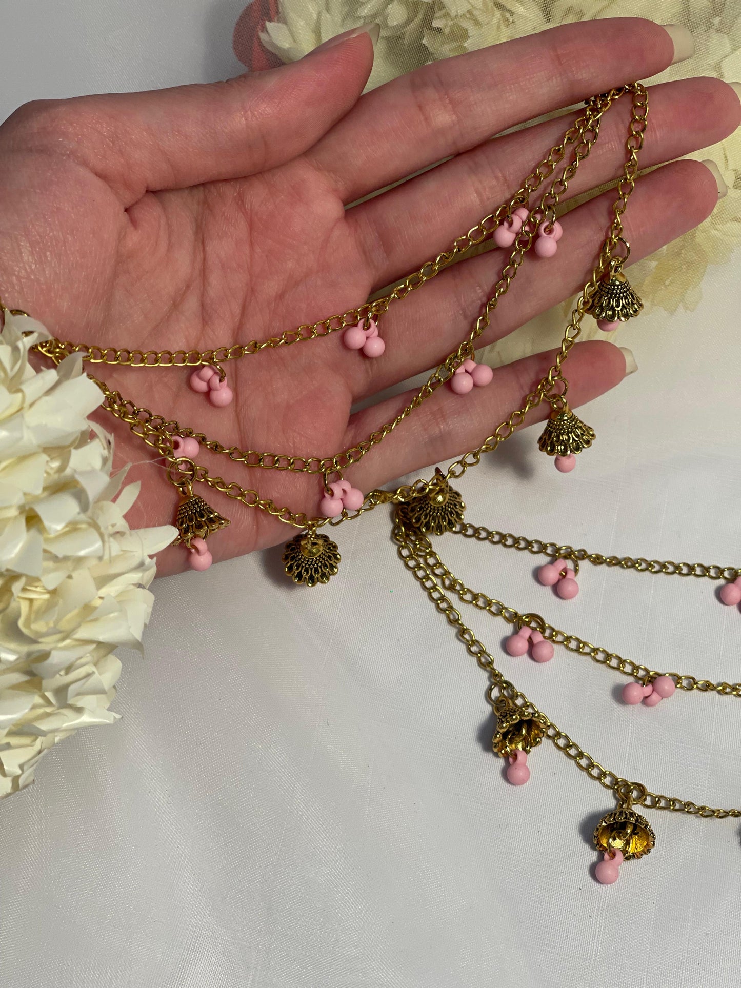 Jhumkay Waalay Saharay- gold and pink