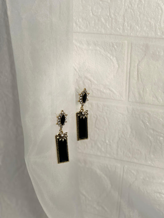 Rectangle half floral earrings black and gold- (Baharbano)