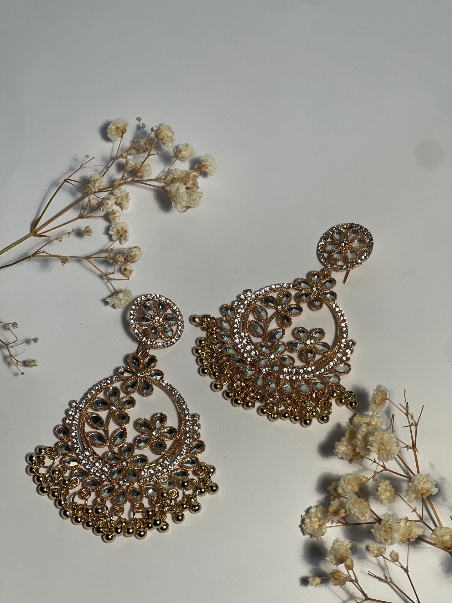 Phool Earring gold and clear(Mahbano)