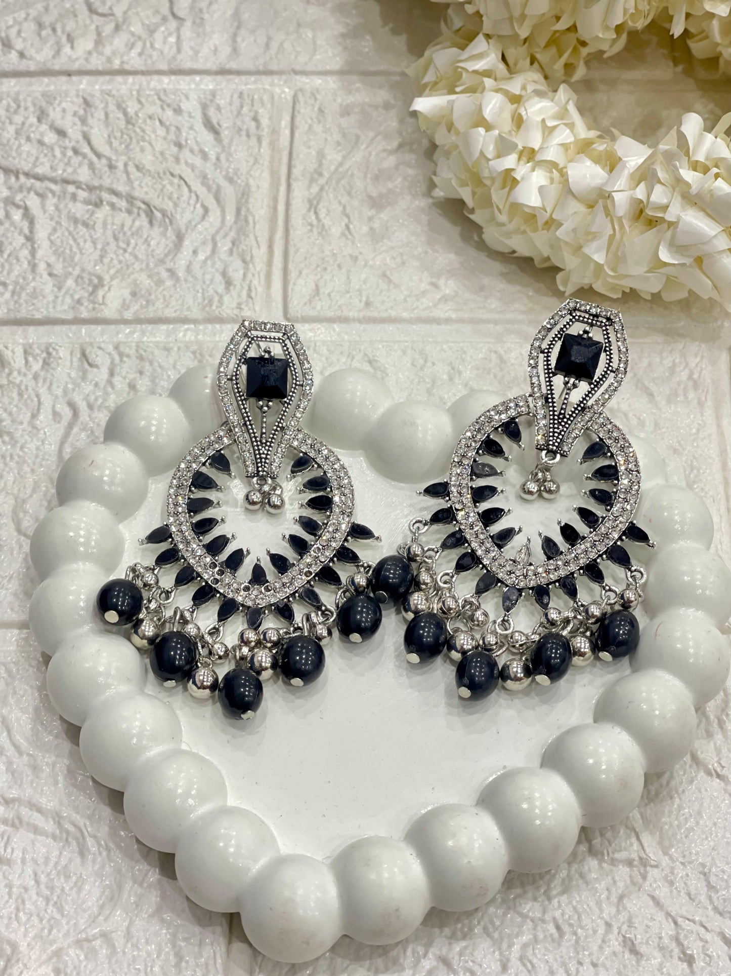 Fizza earring silver and black(Sheharbano)