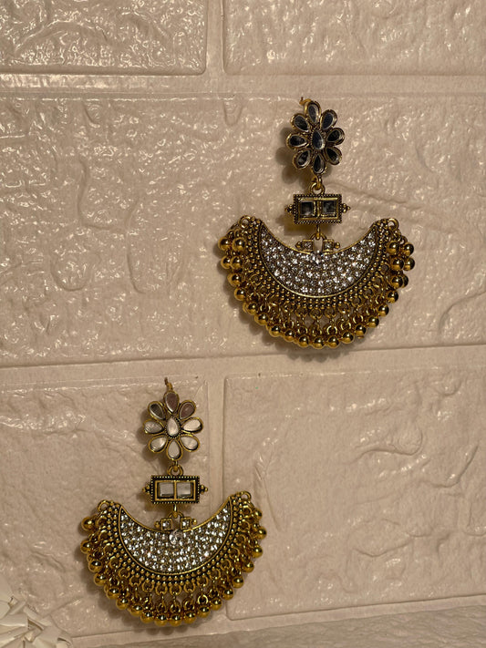 Half moon earring (Zartabbano)