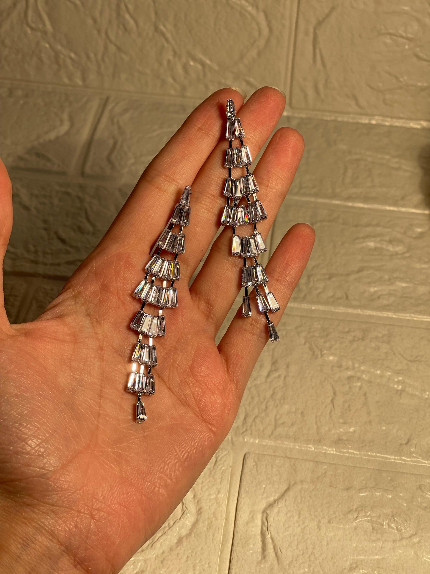 Aiza Earrings-silver(Mahnoorbano)