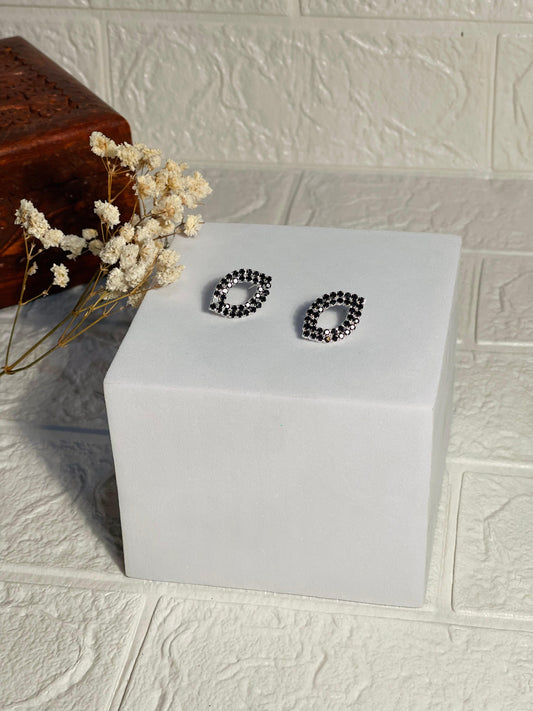 Black earrings (Mahnoorbano)