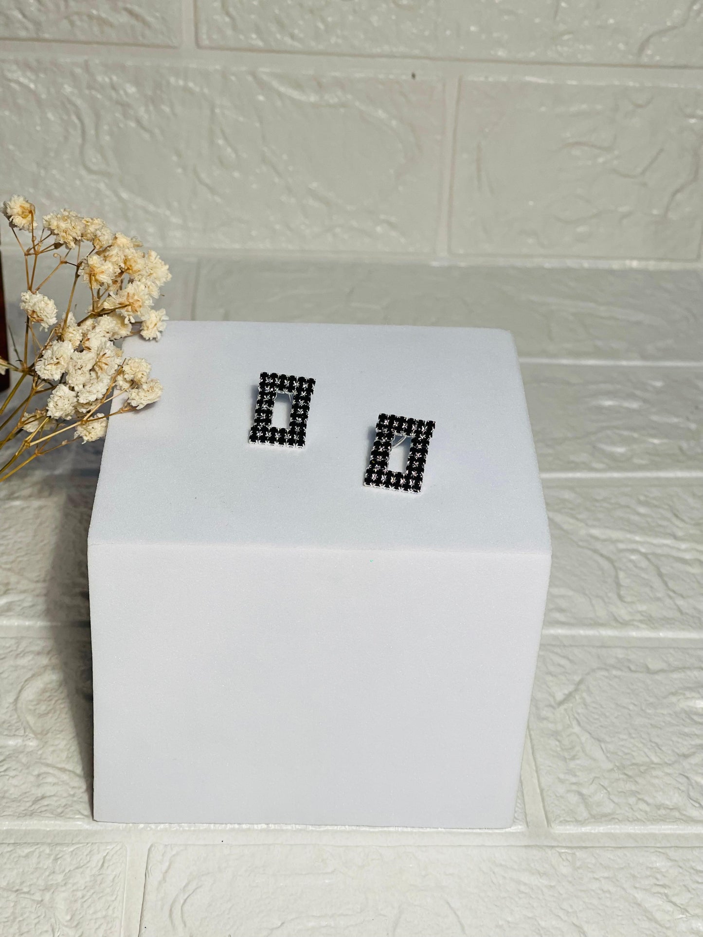 Black rectangle(Mahnoorbano)