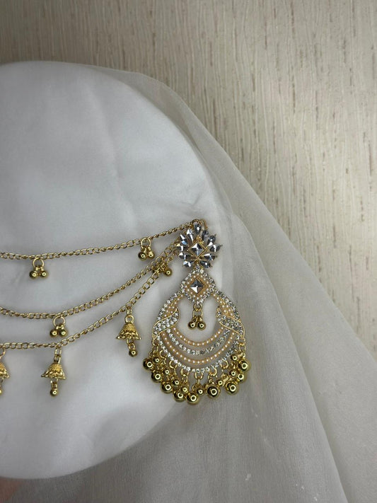 gold earrings with saharay