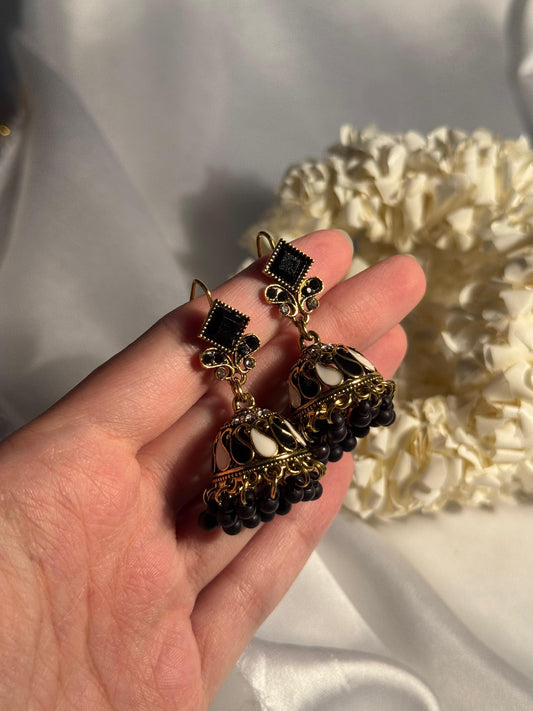 Chakoor booti gold-Rang-e-desi black n white