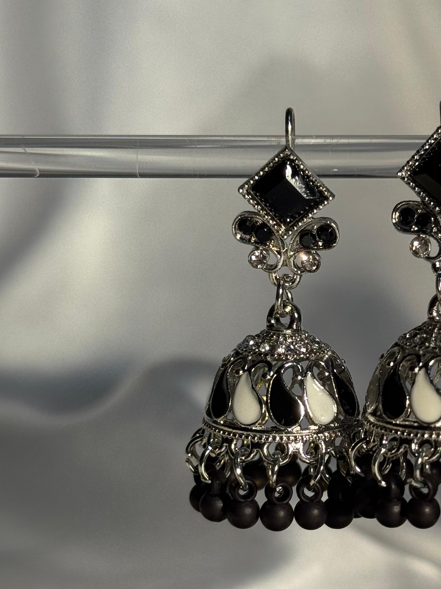 Chakor silver booti Rang-e-desi black and white
