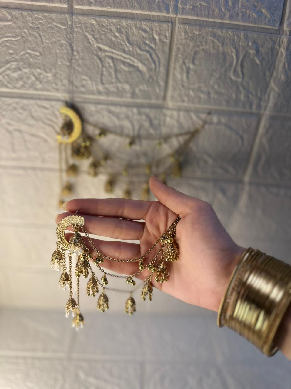 Hania Jhumkay with saharay