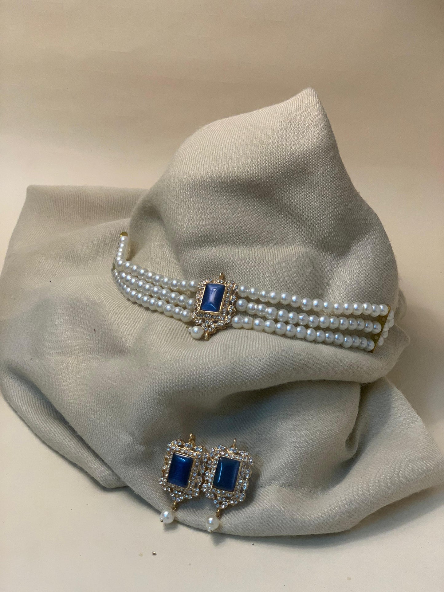 Moti Choker with earrings - Blue