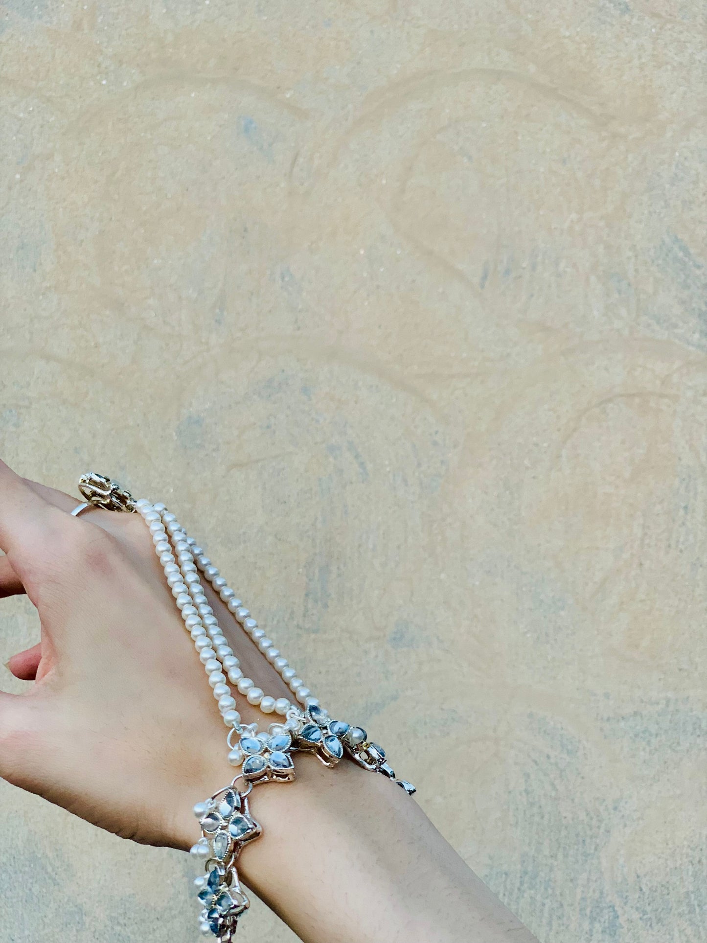 Hath Phool - Angla- White and Silver