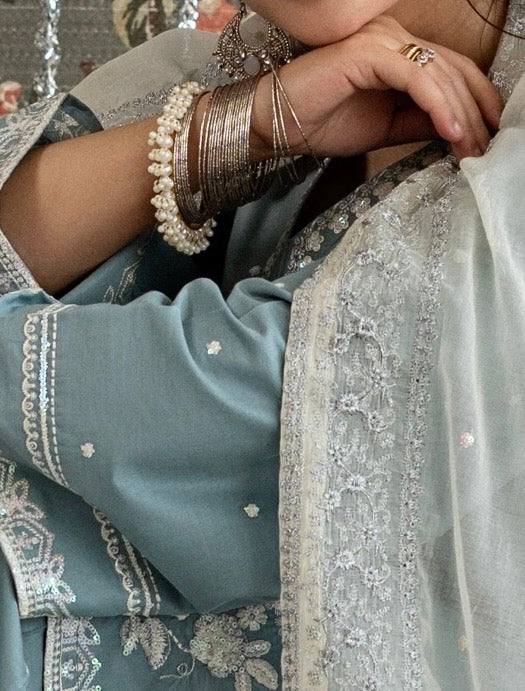 Silver bangles (30 Pieces)