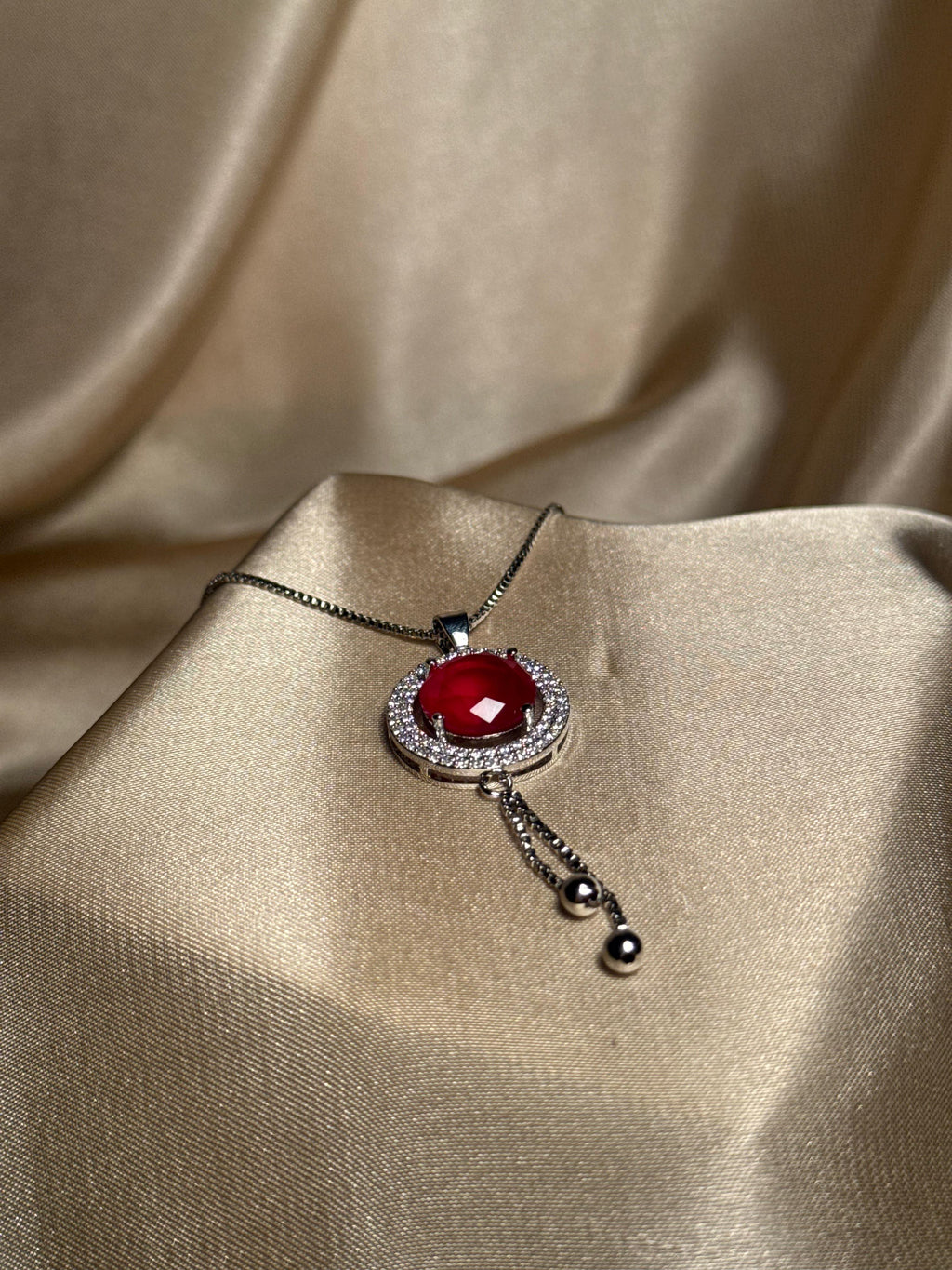 Round Pendant Necklace (Red)