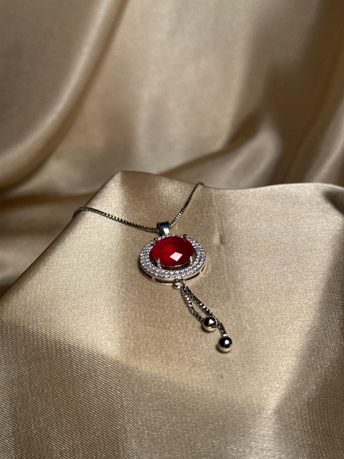 Round Pendant Necklace (Red)