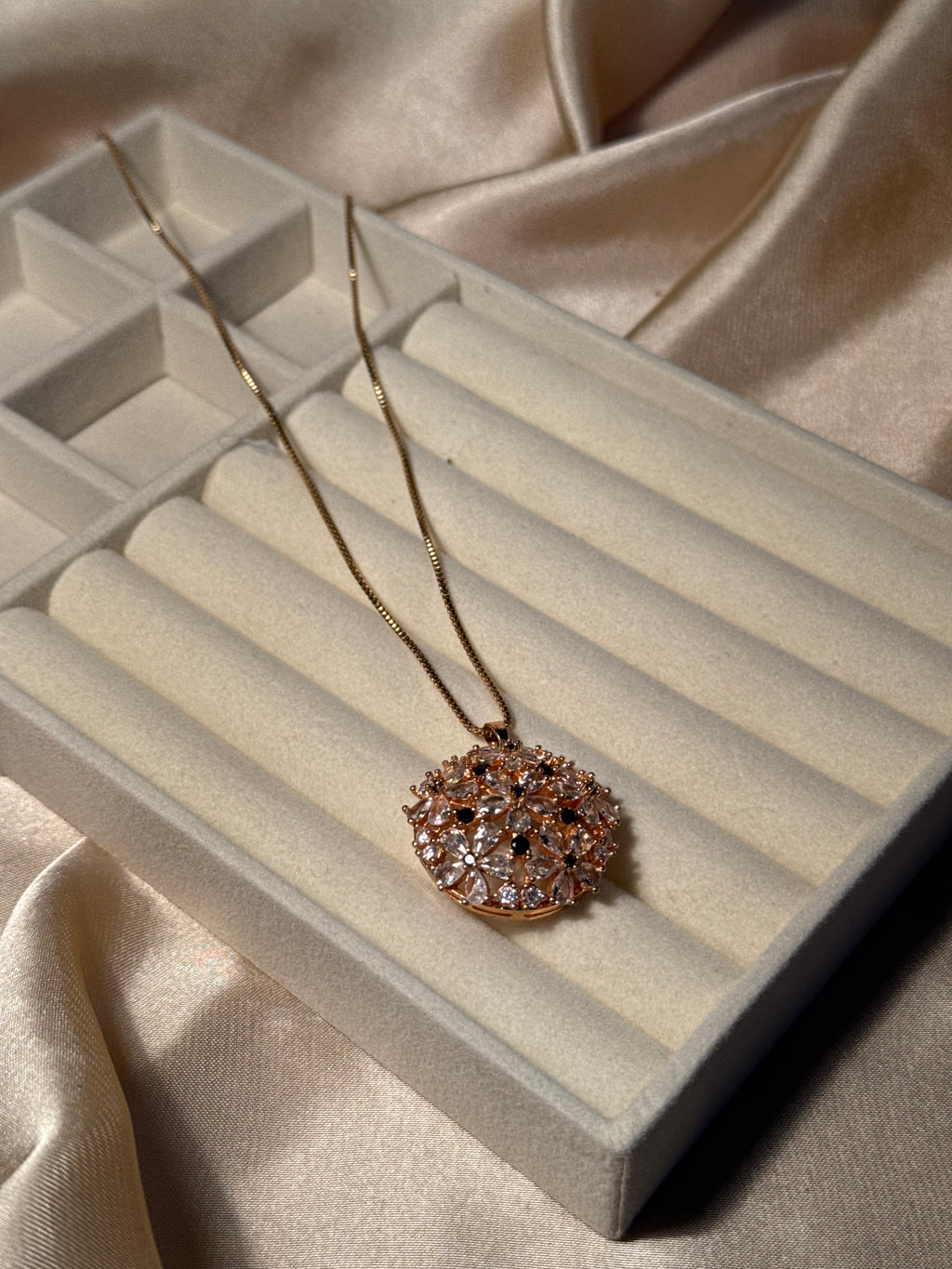 Gold and Black Pendent (rozana)
