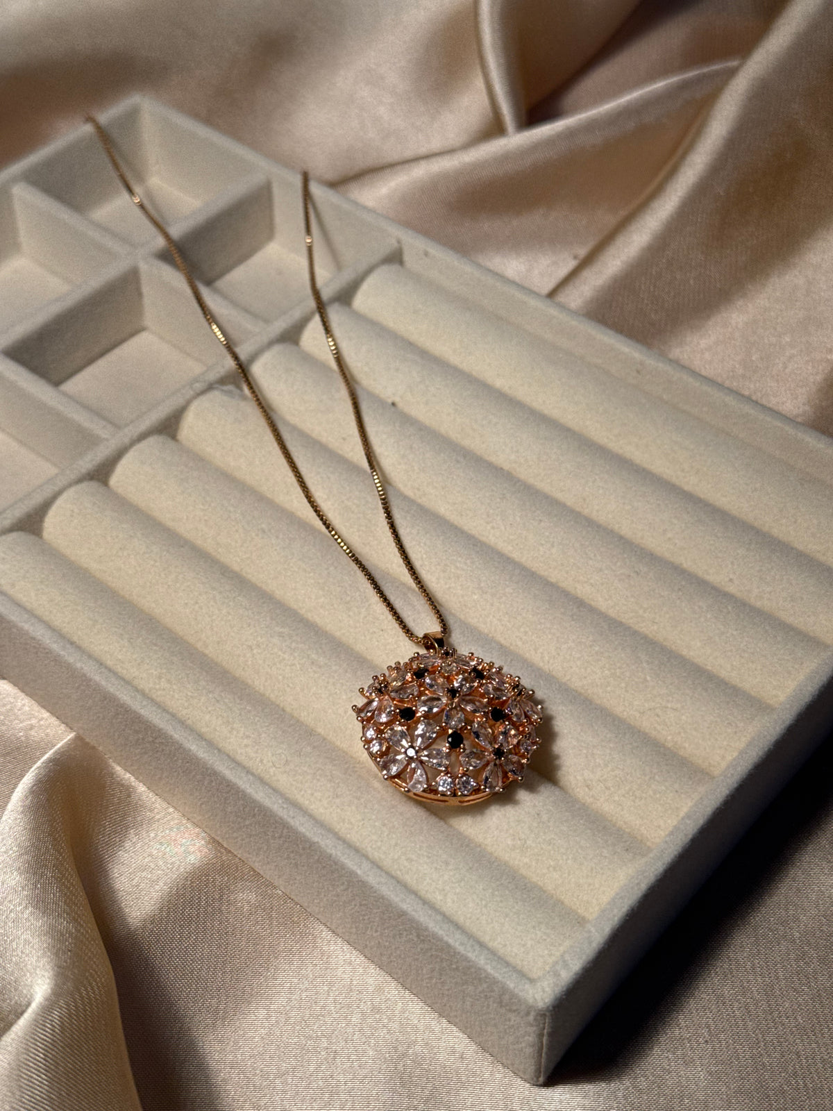 Gold and Black Pendent (rozana)