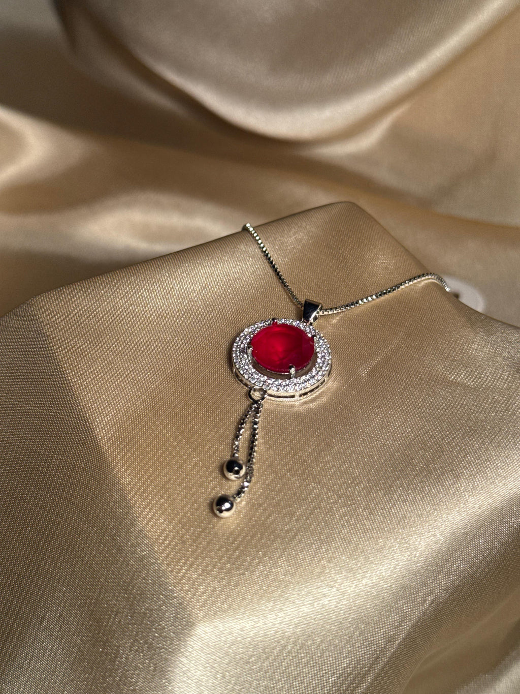 Round Pendant Necklace (Red)