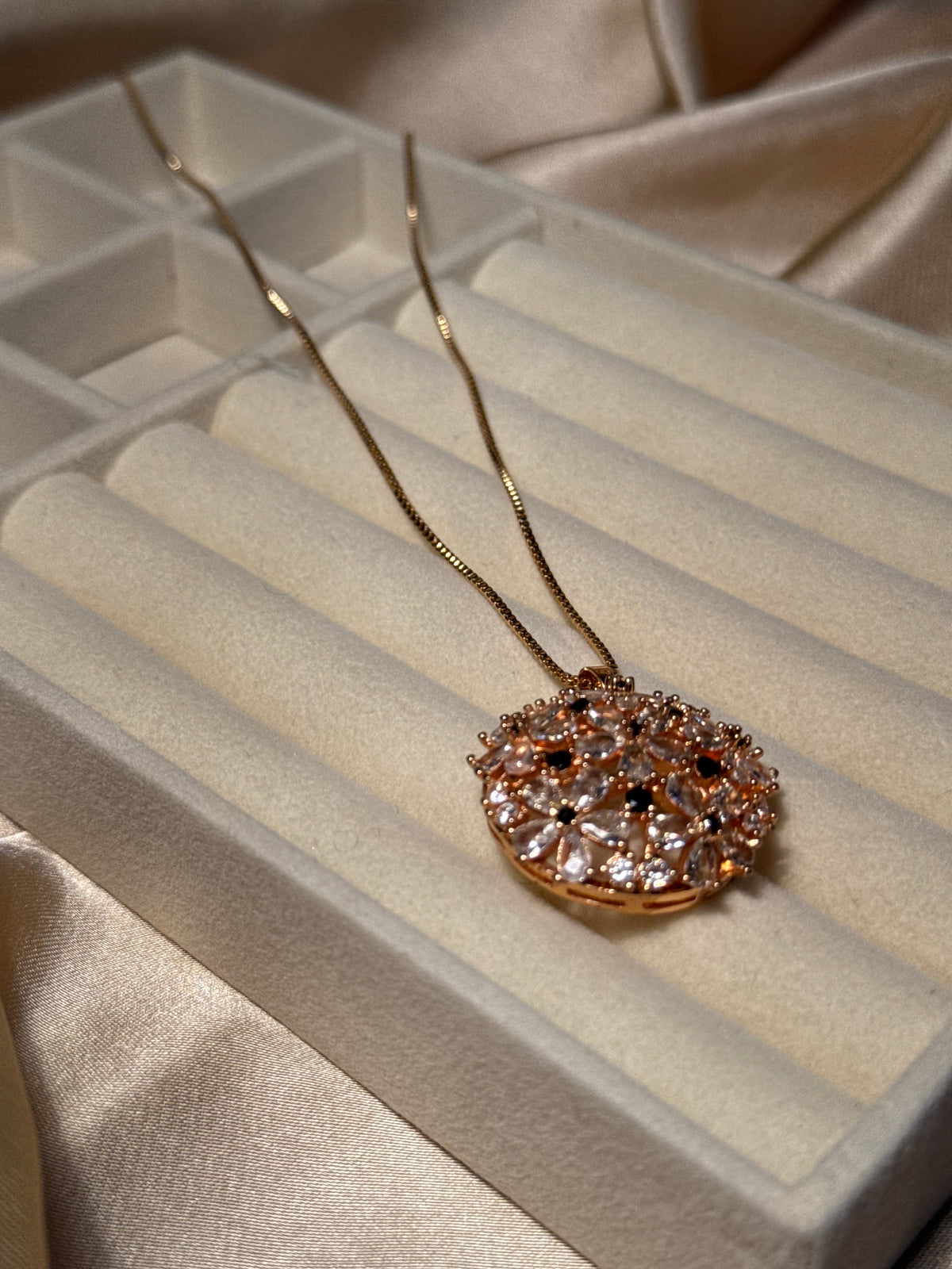 Gold and Black Pendent (rozana)