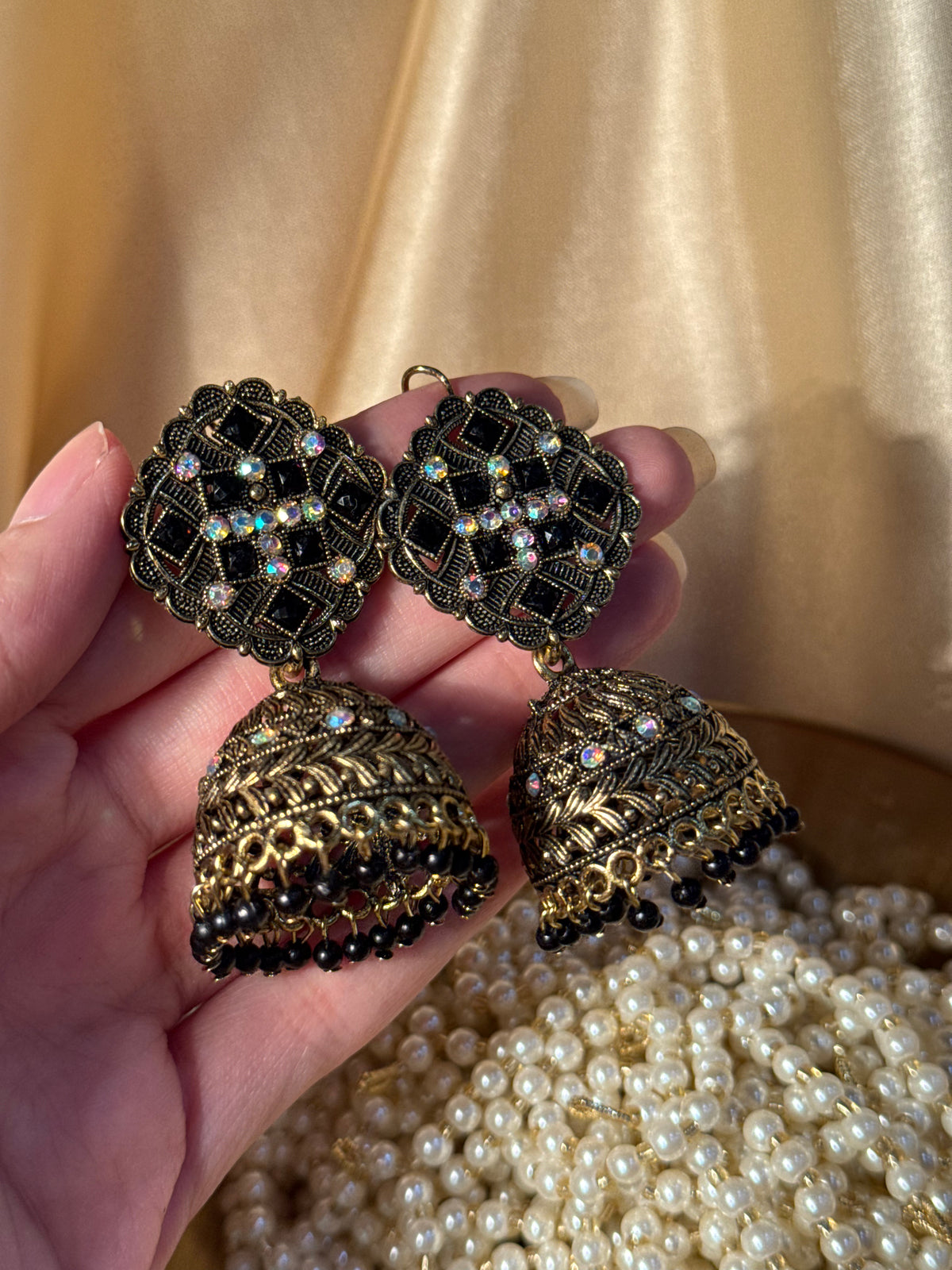 Sarah jhumki black- rozana