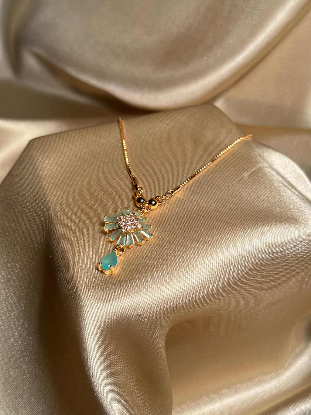 Bloom Necklace Gold (Green)