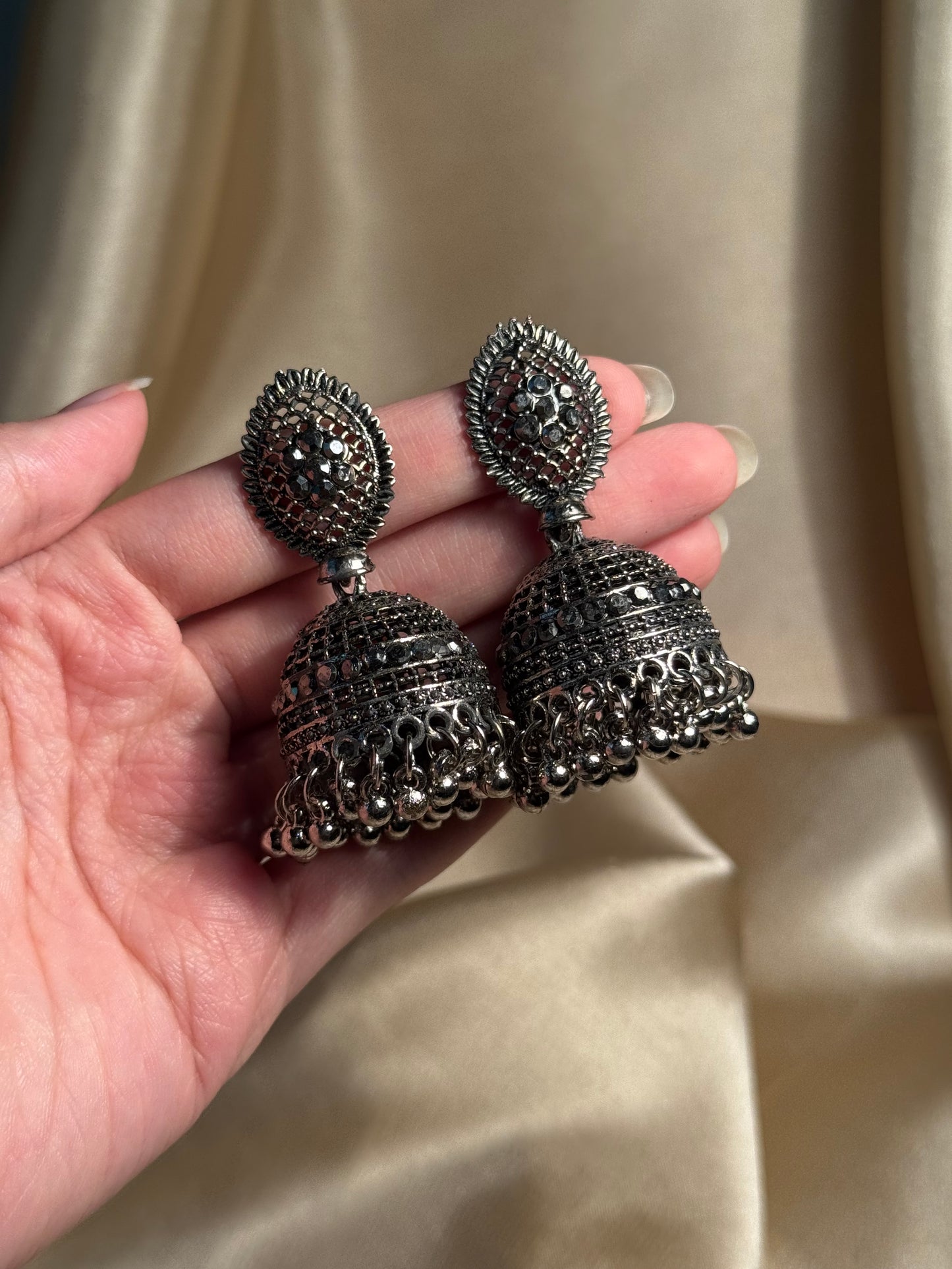 mahnoor earrings(charcoal)