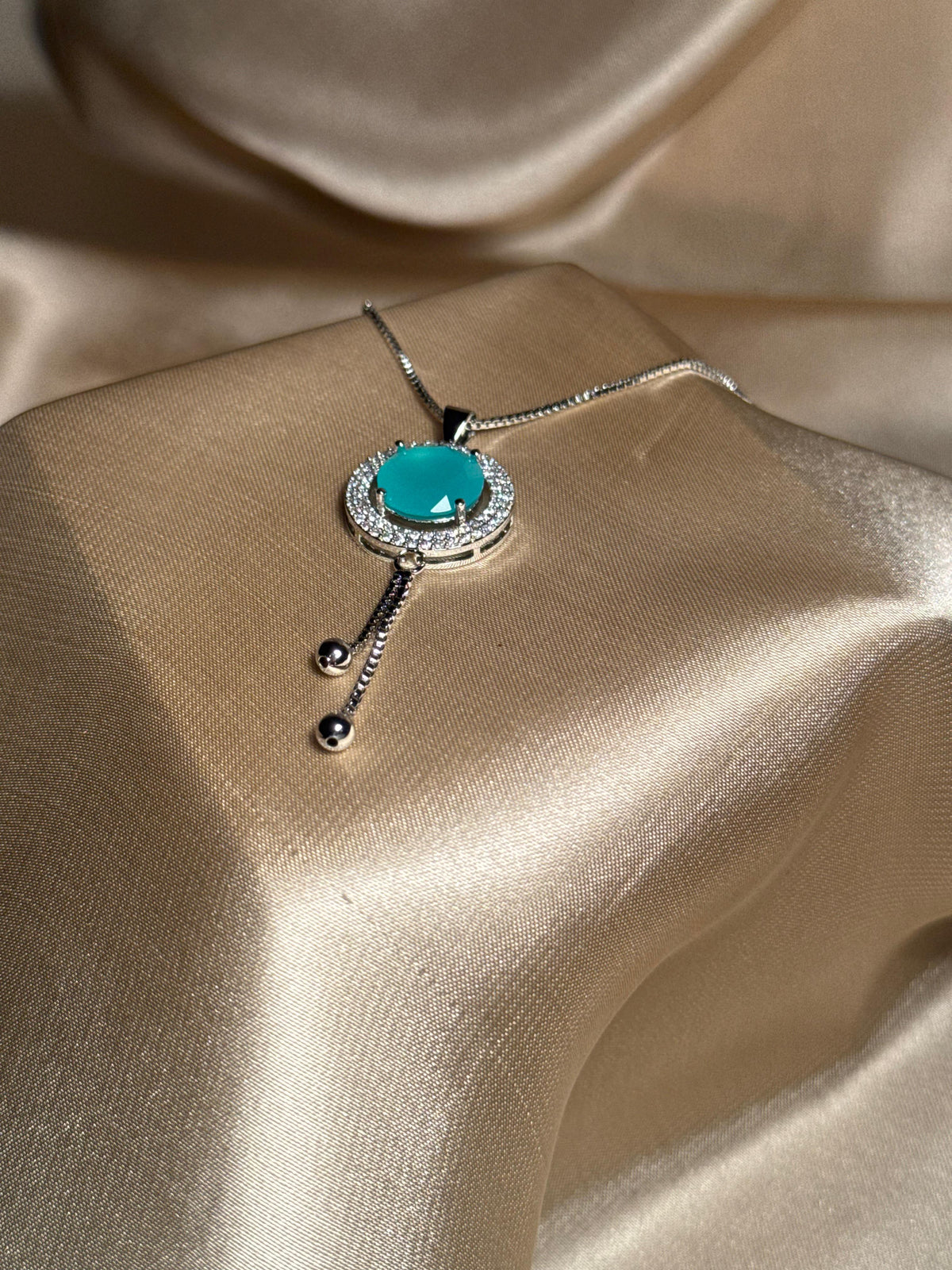 Round Pendant Necklace (Green)