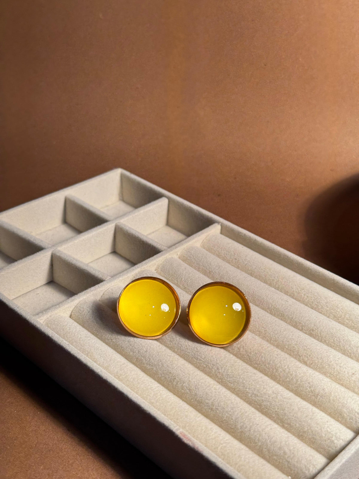 Plain summer breeze round earrings - Yellow