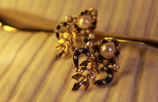 EFS-05  Gold Plated Crowns- Pearl White and Black