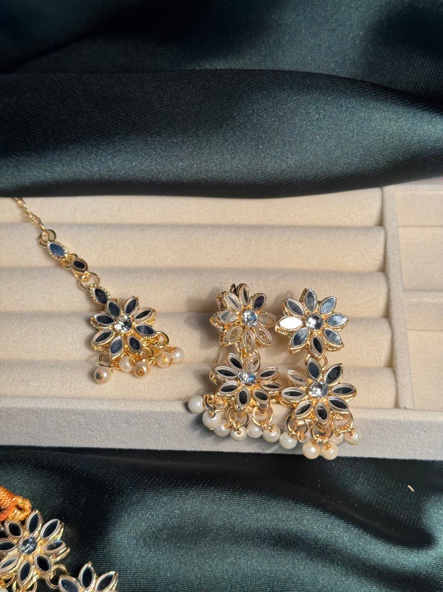 Gold booti Pearl Set