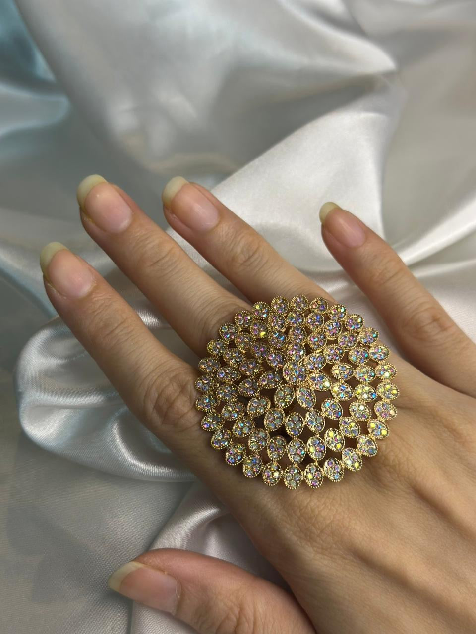 Gold jaal ring
