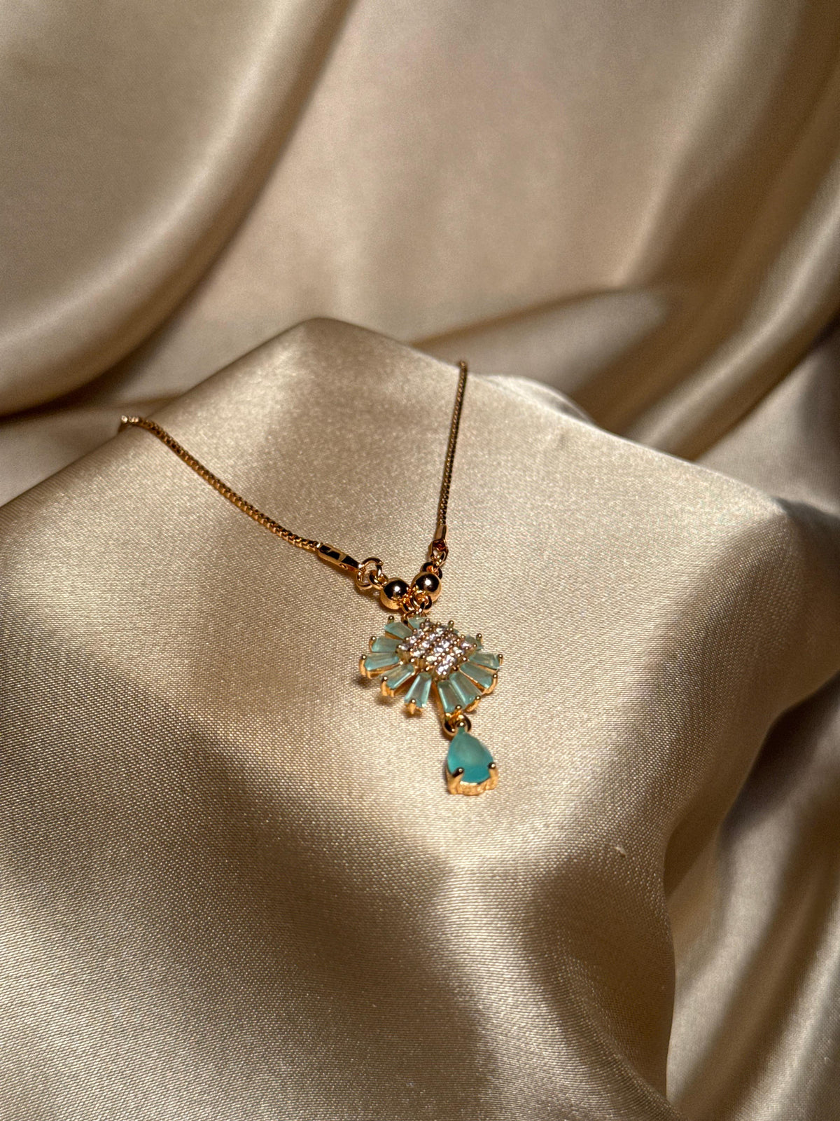 Bloom Necklace Gold (Green)