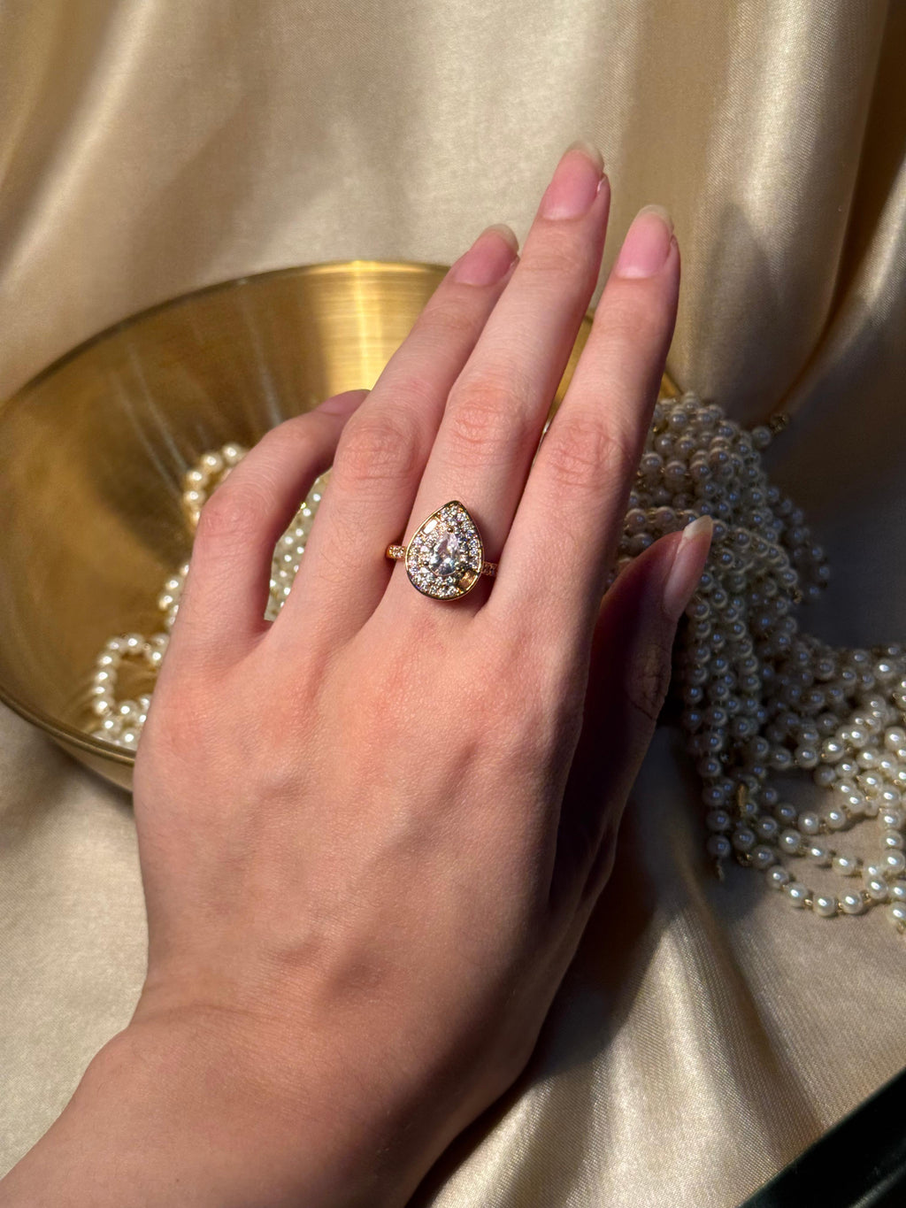 Droplet Ring Gold - White