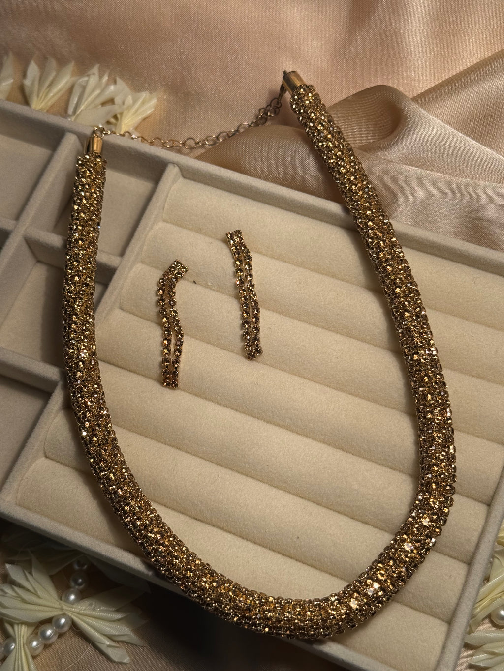 Glimmer neckpiece with earrings - copper