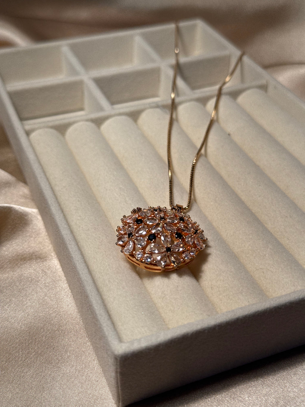 Gold and Black Pendent (rozana)
