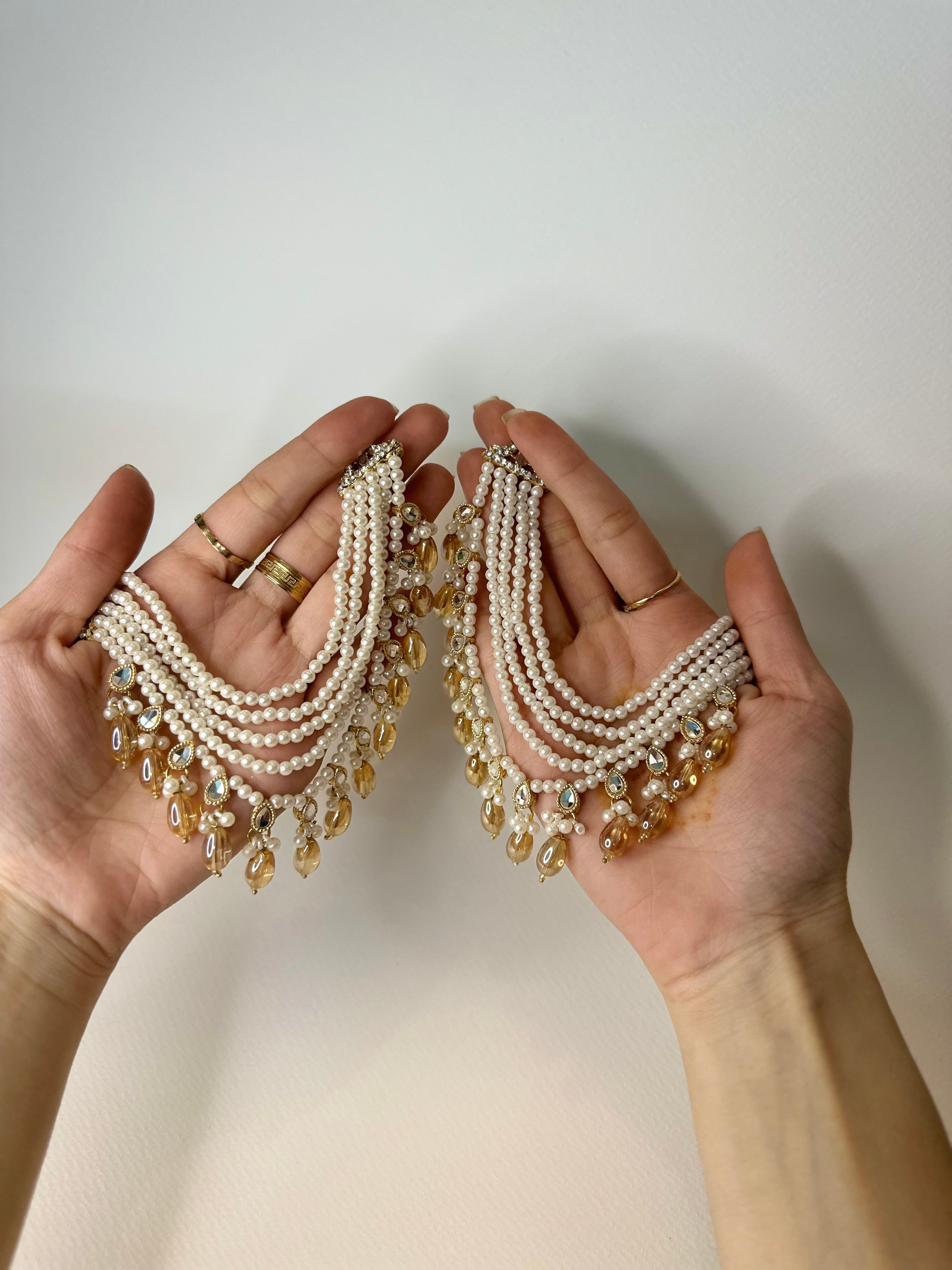 White pearl saharay with gold beads - gold